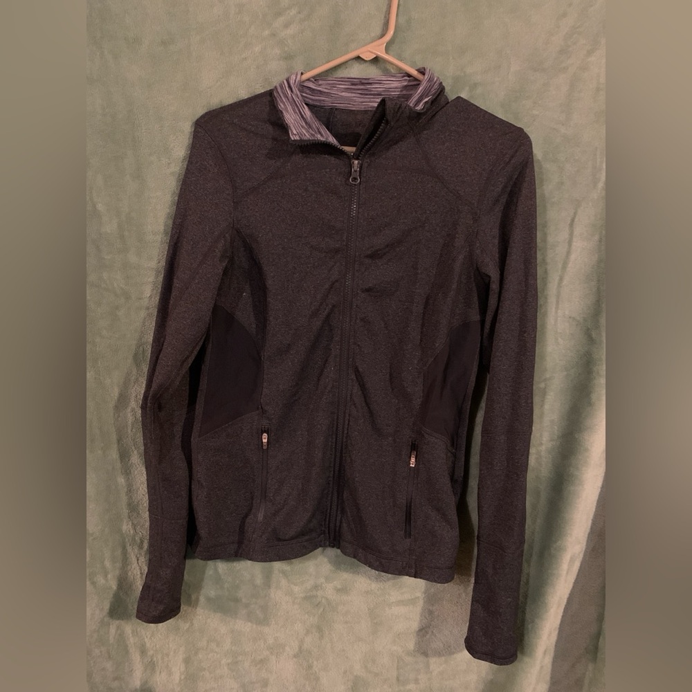 Dark grey zip-up jacket #activewear